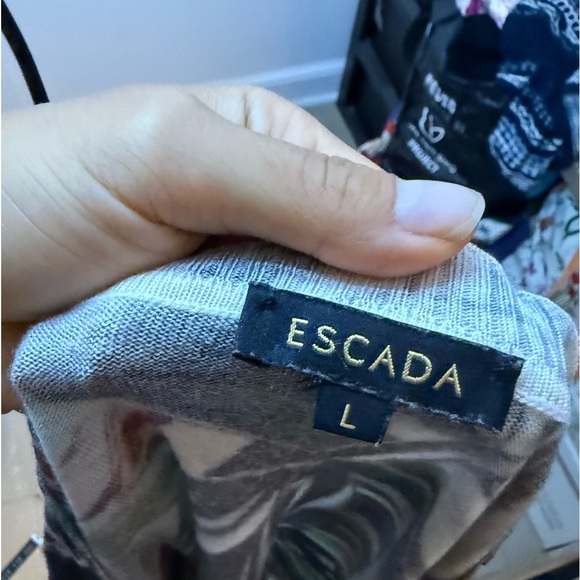 Escada Tropical Floral Wool Silk Sleeveless Sweater - Picture 3 of 5